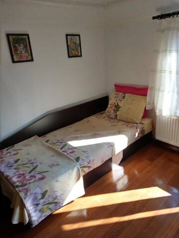 Фото номера Четырехместный номер с общей ванной комнатой Гостевой дом Vitanova Guest House г. Genchovtsi 3