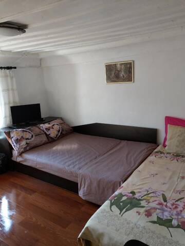 Фото номера Четырехместный номер с общей ванной комнатой Гостевой дом Vitanova Guest House г. Genchovtsi 6